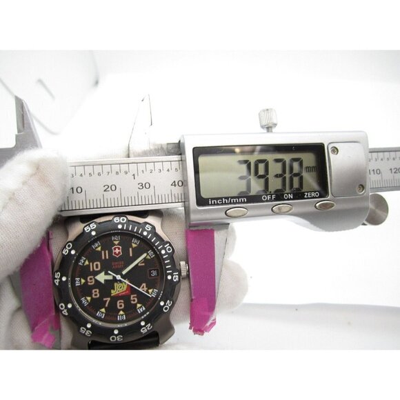 Men's Victorinox Swiss Army Quartz WR Analog 39mm Dial B Joy Co. Watch (G103) - Picture 2 of 9